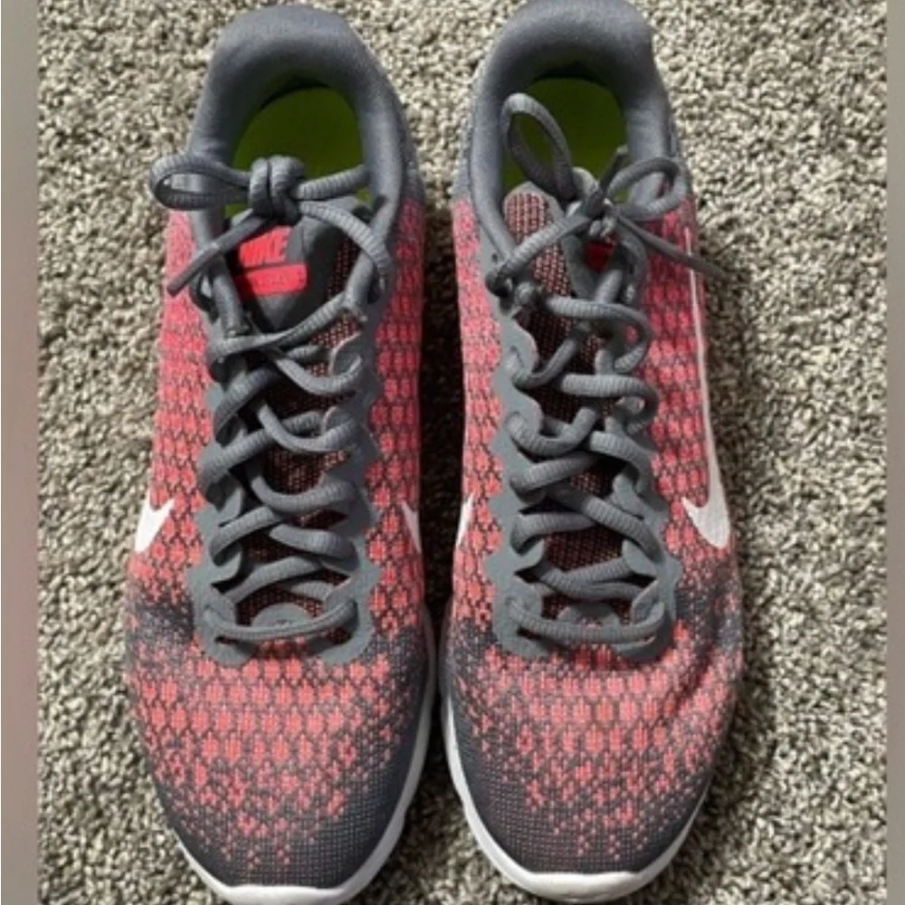 Nike tennis shoes women's pink grey athletic‎ shoe size 8 air max